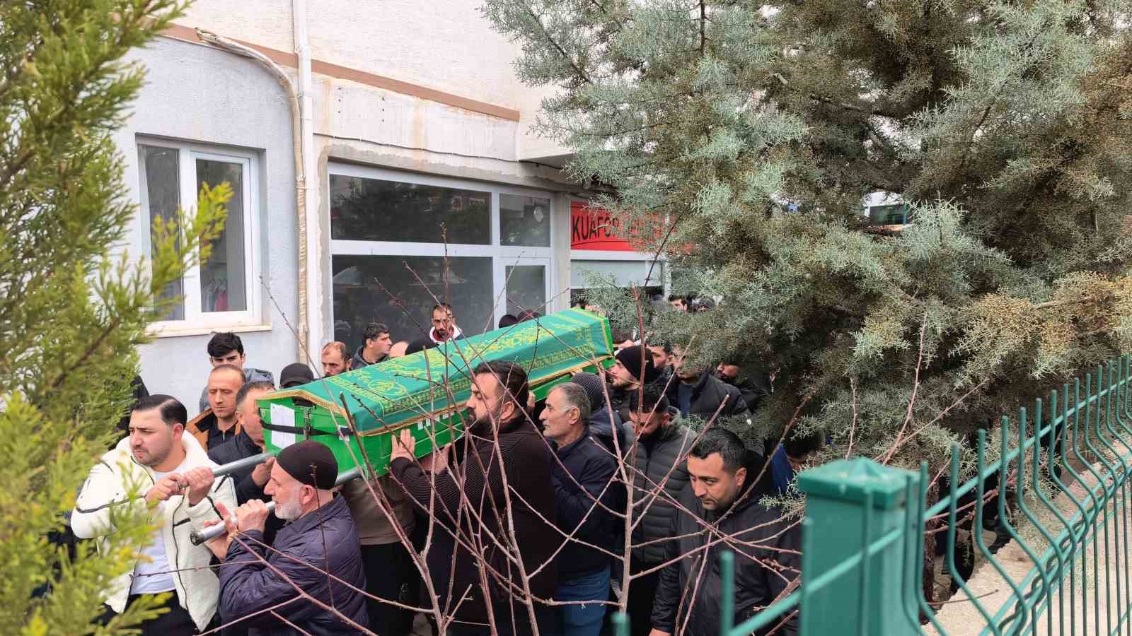 Bursa’daki tır kazasında hayatını kaybeden sürücü toprağa verildi
