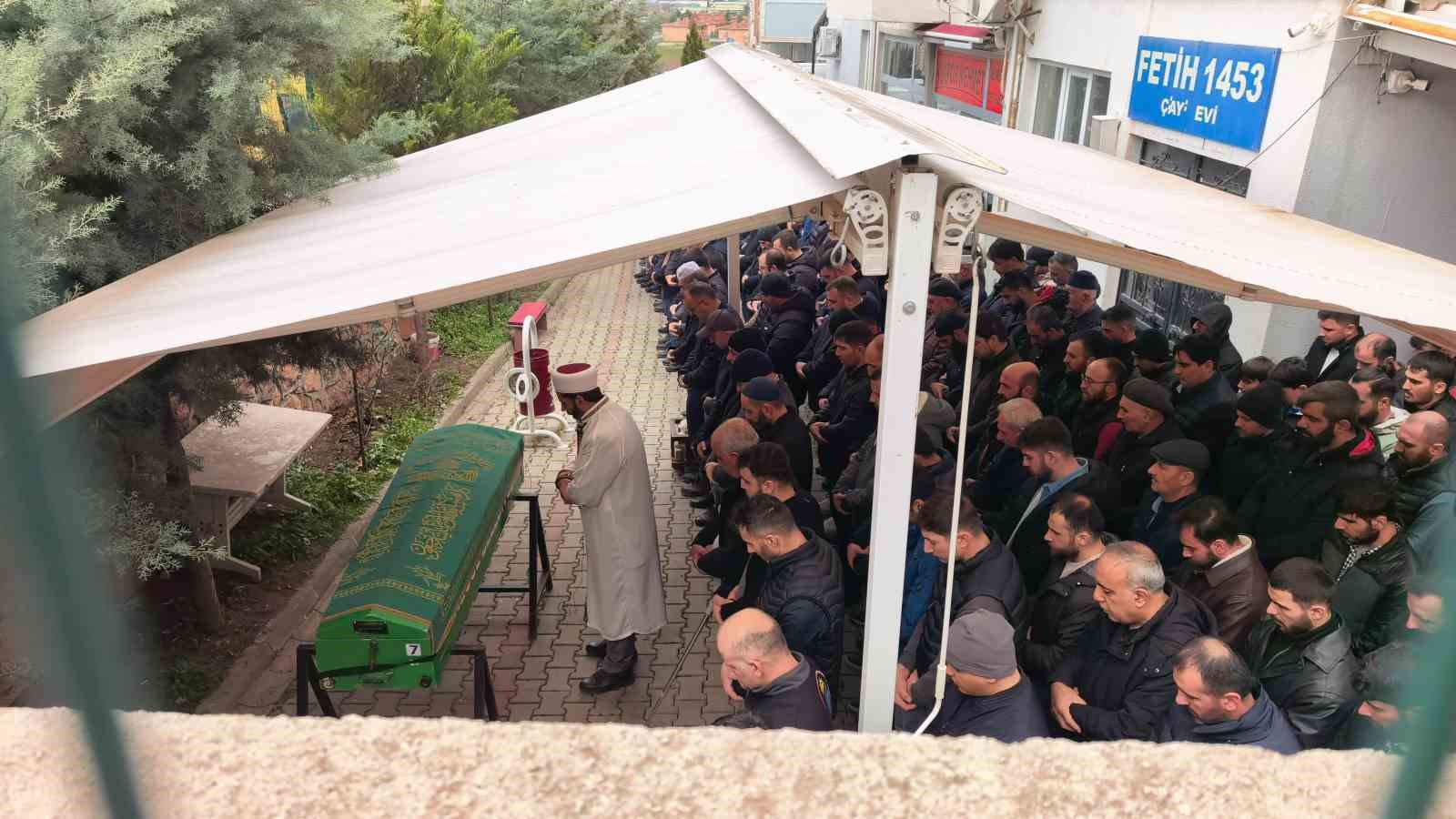 Bursa’daki tır kazasında hayatını kaybeden sürücü toprağa verildi
