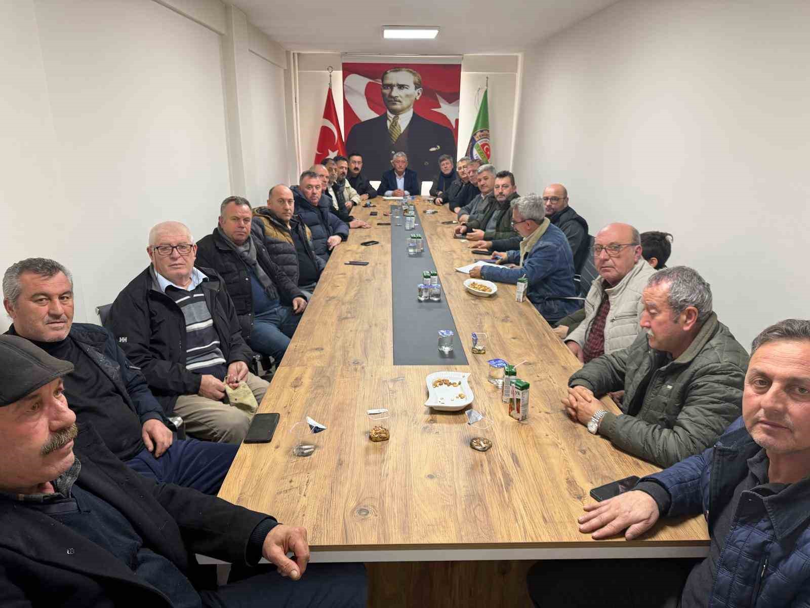 Bursalı çiftçiler Cumhurbaşkanı Erdoğan’dan yardım bekliyor
Bursalı çiftçiler Cumhurbaşkanı Erdoğan’dan yardım bekliyor