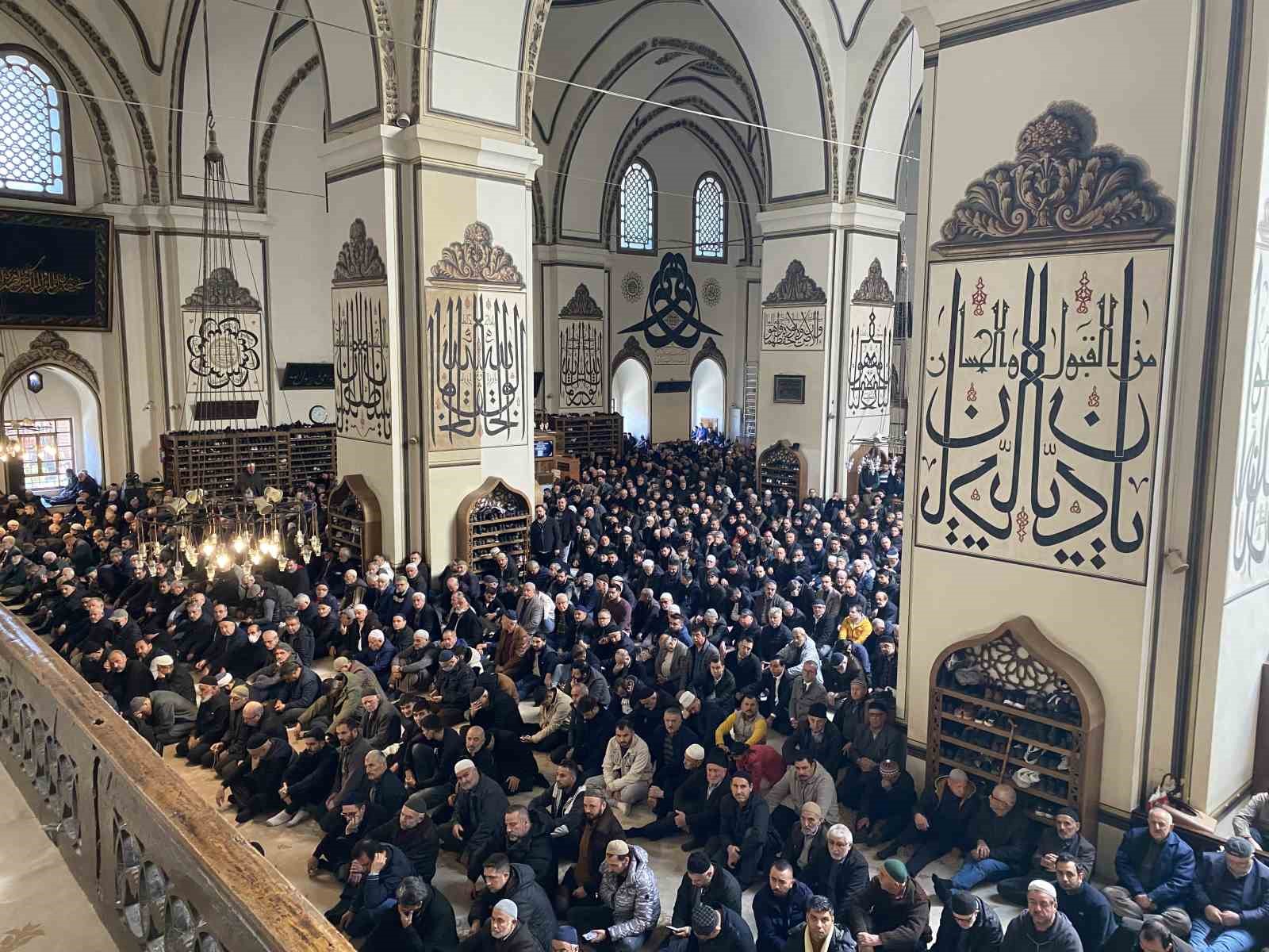 Bursalılar bayram namazında Ulu Cami’ye akın etti
