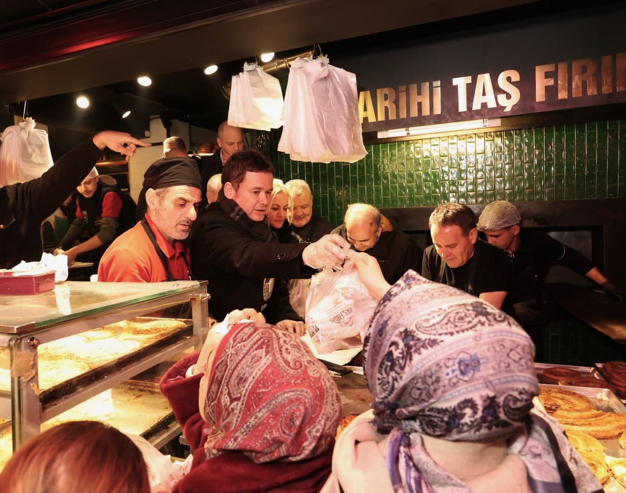 Bursalılar sahurda tarihi meydanda buluştu
