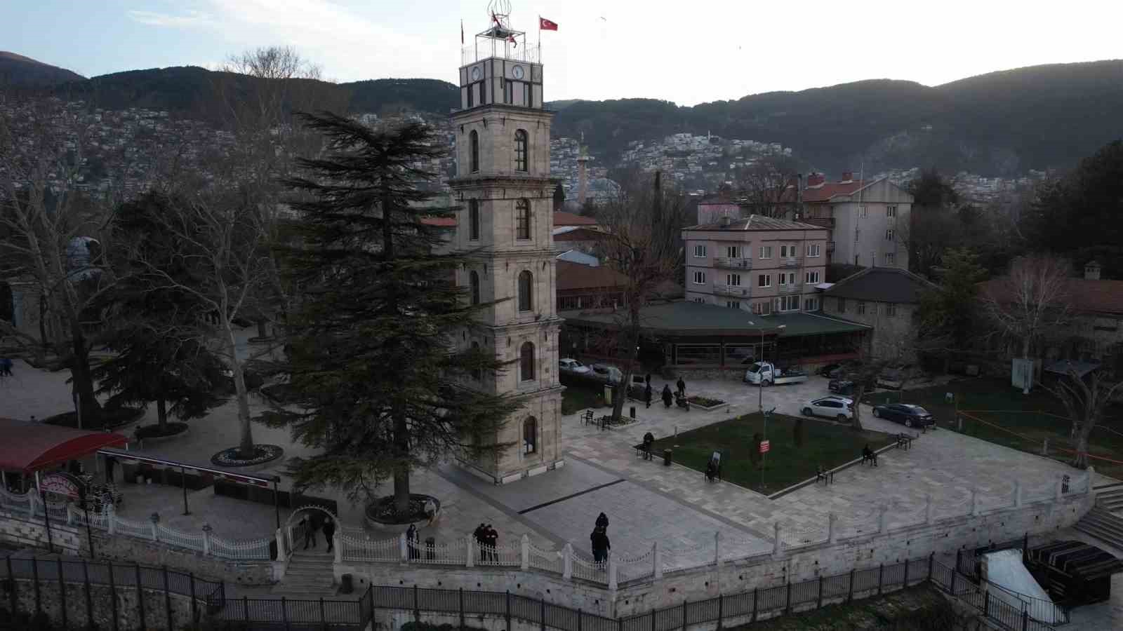 Bursalılara iftar ve sahuru ses bombası ile haber veriyorlar
