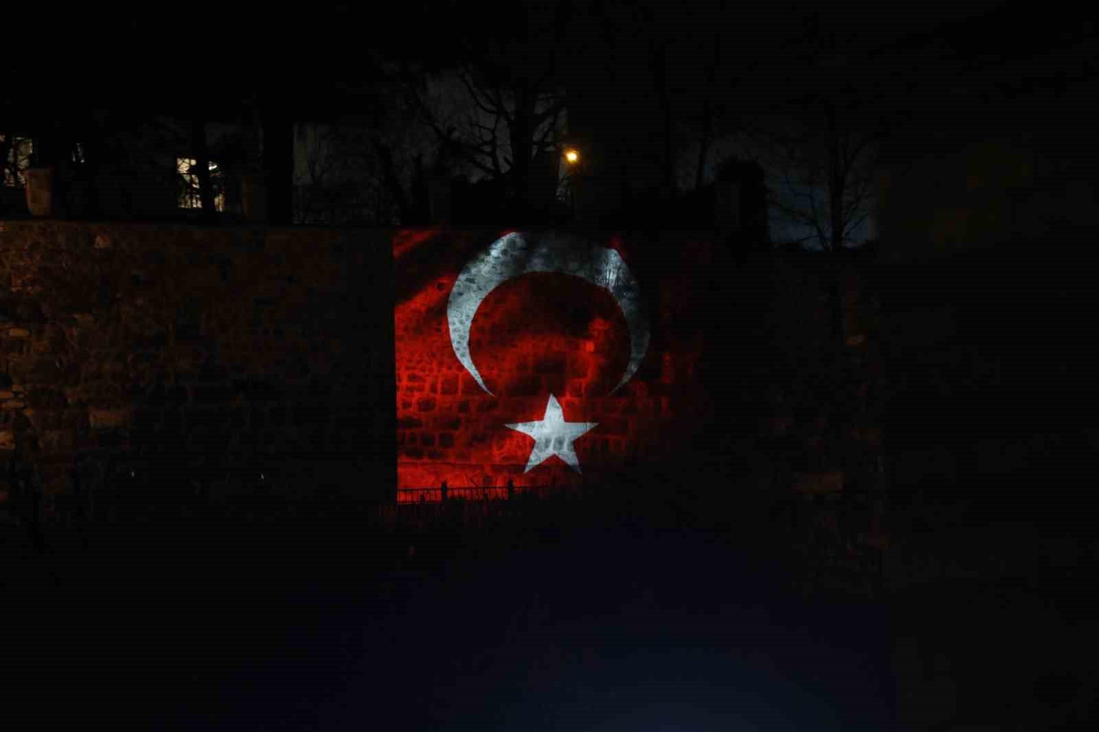 Bursa’nın 700 yıllık destanı ışık gösterisiyle anlatıldı
