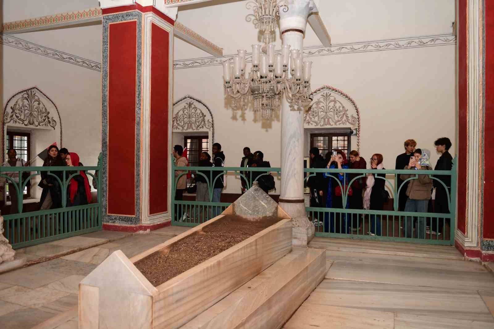 Bursa’nın 700 yıllık hafızası Tanpınar’ın izinde anlatıldı
