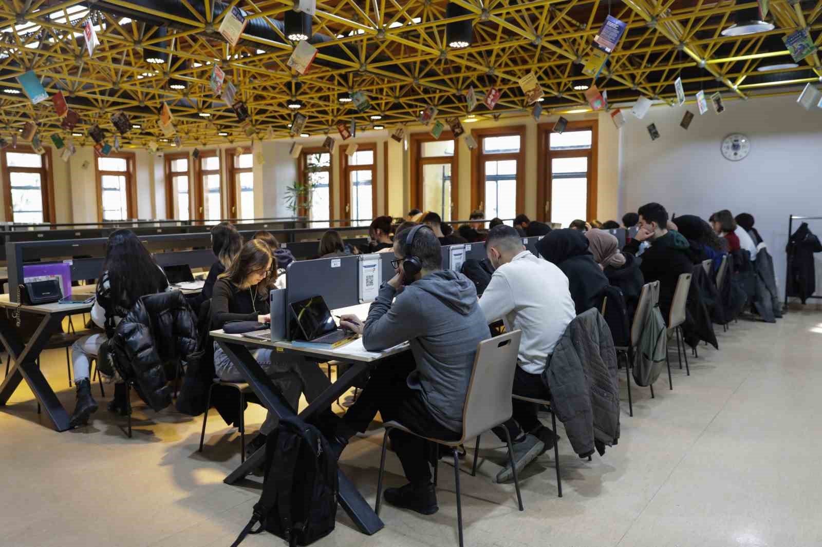 Bursa’nın bilgiye açılan kapılarına yoğun ilgi
