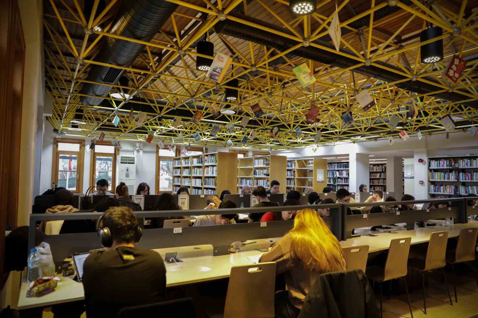 Bursa’nın bilgiye açılan kapılarına yoğun ilgi
