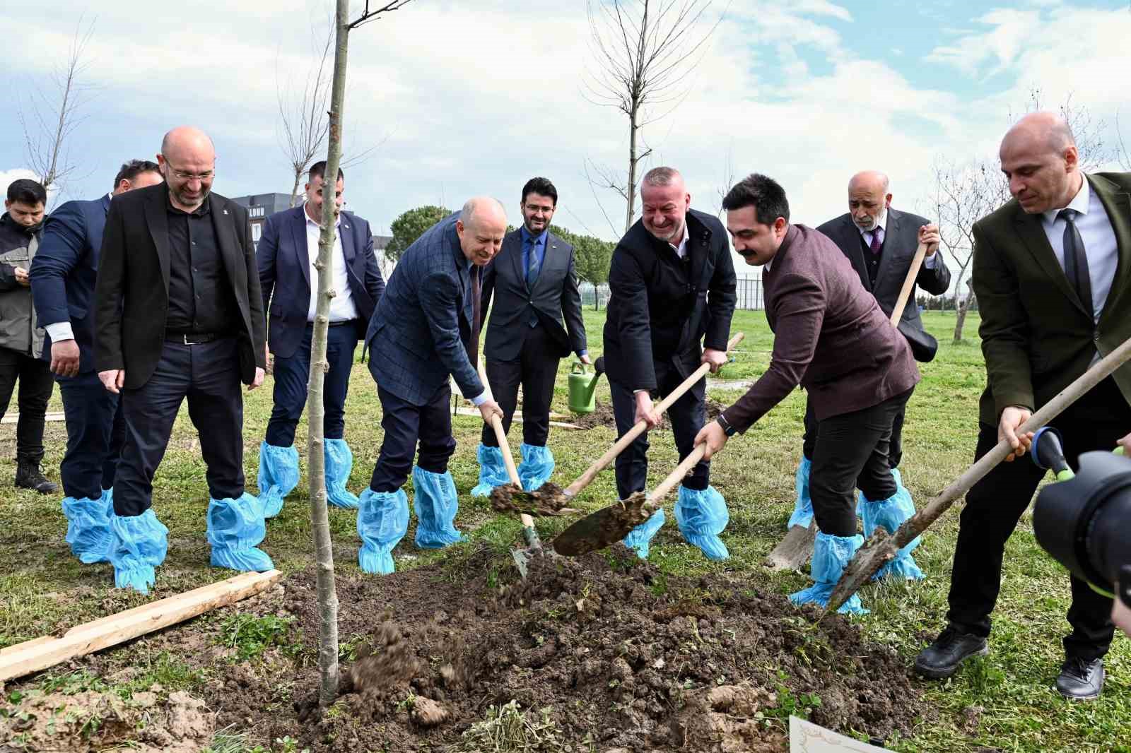 Bursa’nın fethinin 700’üncü yılında Karacabey’de fidanlar toprakla buluştu
