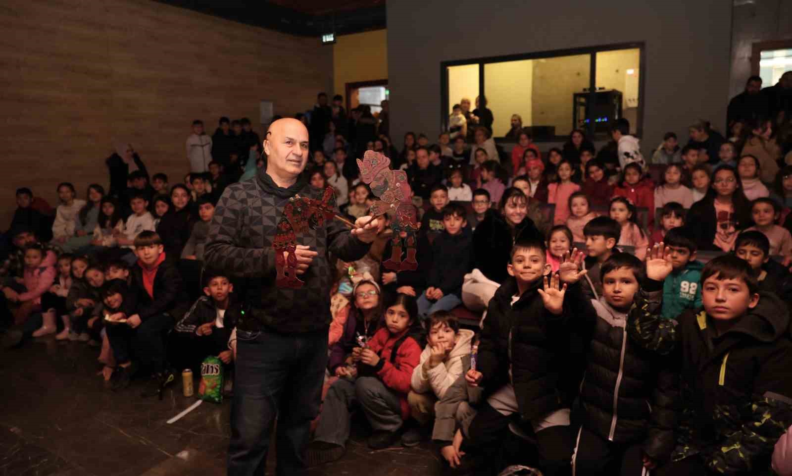 Bursa’nın yüzlerce yıllık simgeleri Osmangazi’de perdeye yansıdı
