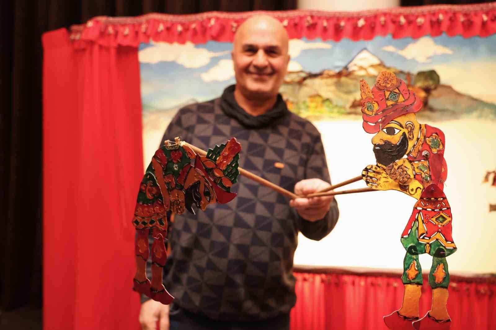 Bursa’nın yüzlerce yıllık simgeleri Osmangazi’de perdeye yansıdı
Bursa’nın yüzlerce yıllık simgeleri Osmangazi’de perdeye yansıdı