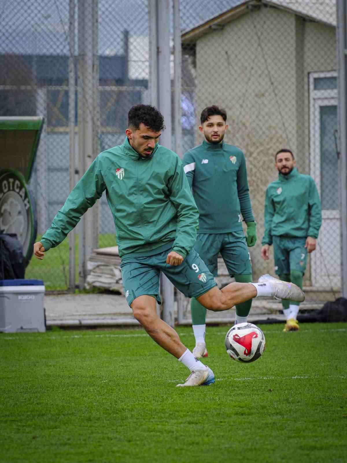 Bursaspor, Isparta 32 spor maçı hazırlıklarını sürdürüyor
