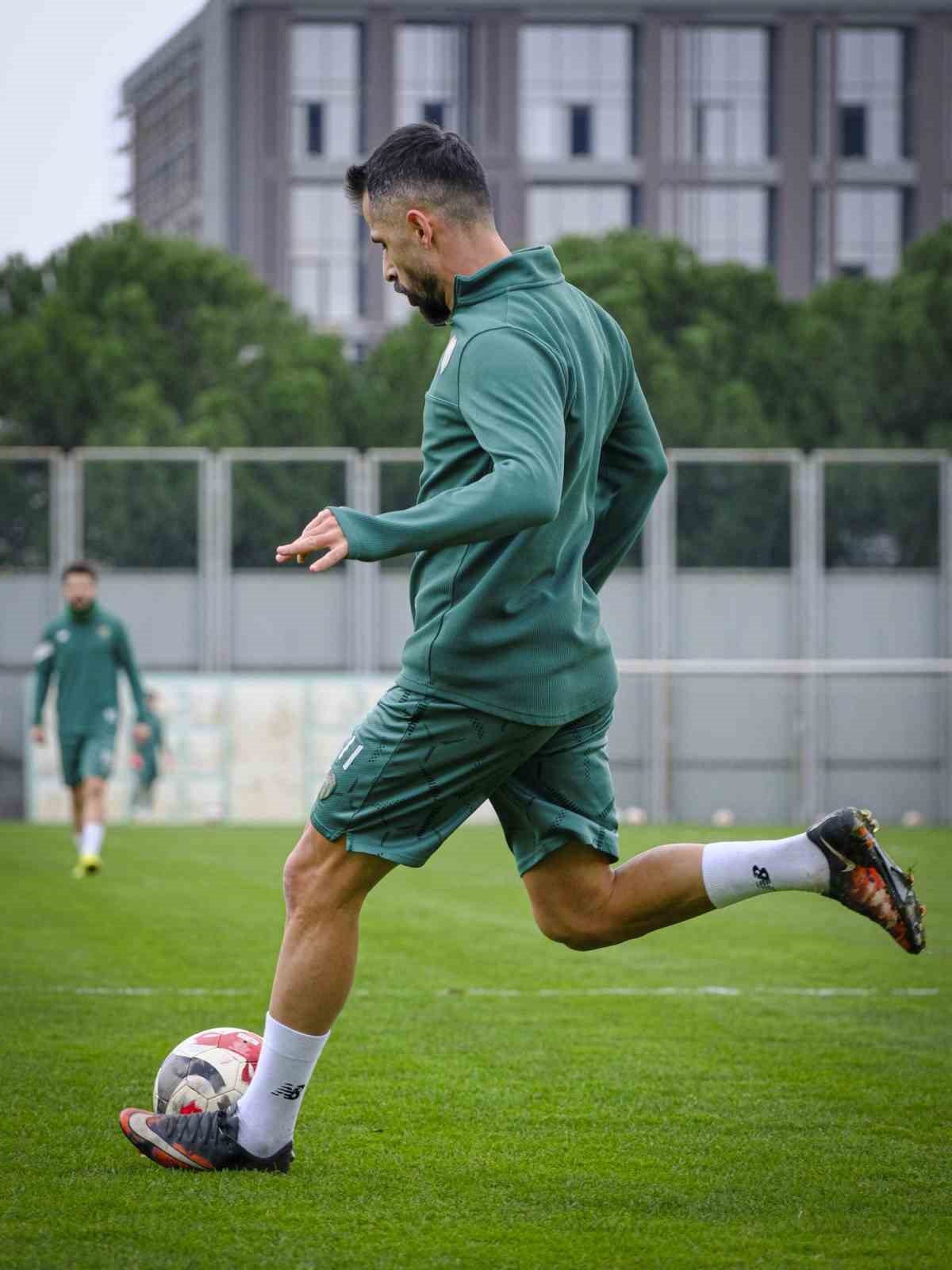 Bursaspor, Isparta 32 spor maçı hazırlıklarını sürdürüyor
