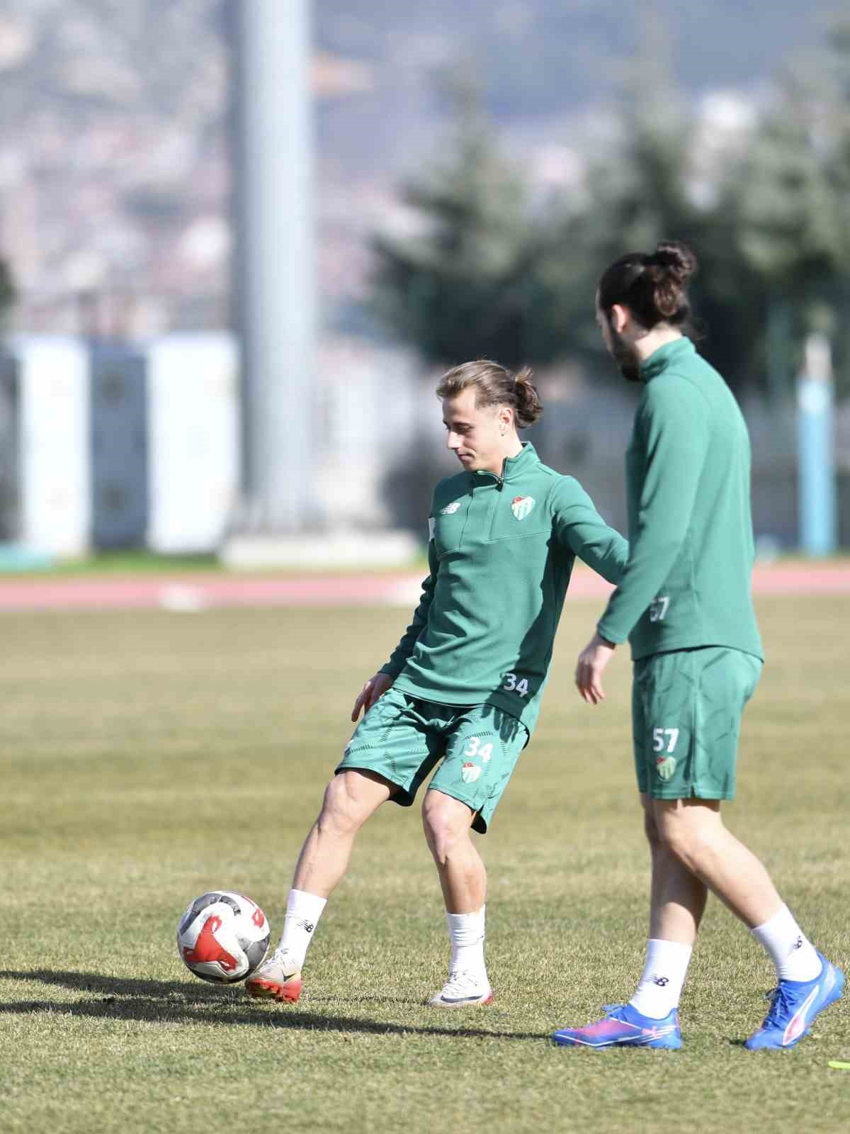 Bursaspor, Isparta 32 spor maçı hazırlıklarını tamamladı
