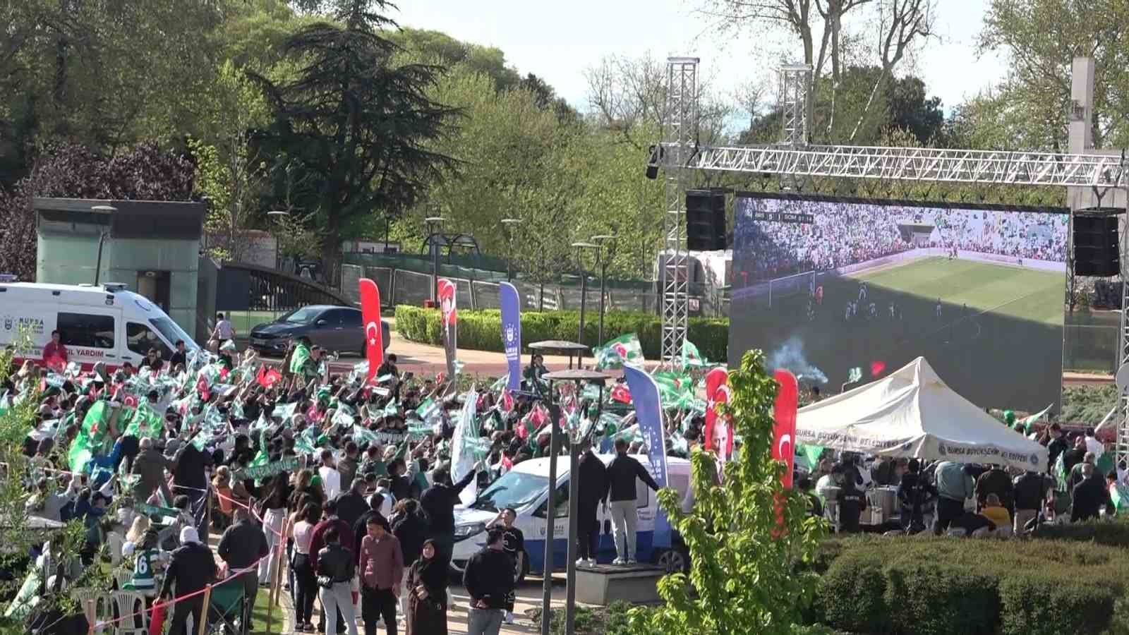 Bursaspor şampiyonluğunu böyle karşıladı
