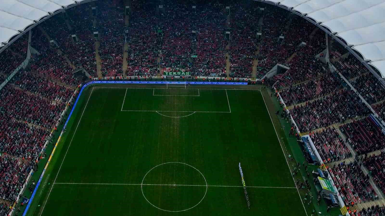 Bursaspor tribünleri Türk bayraklarıyla donatıldı

