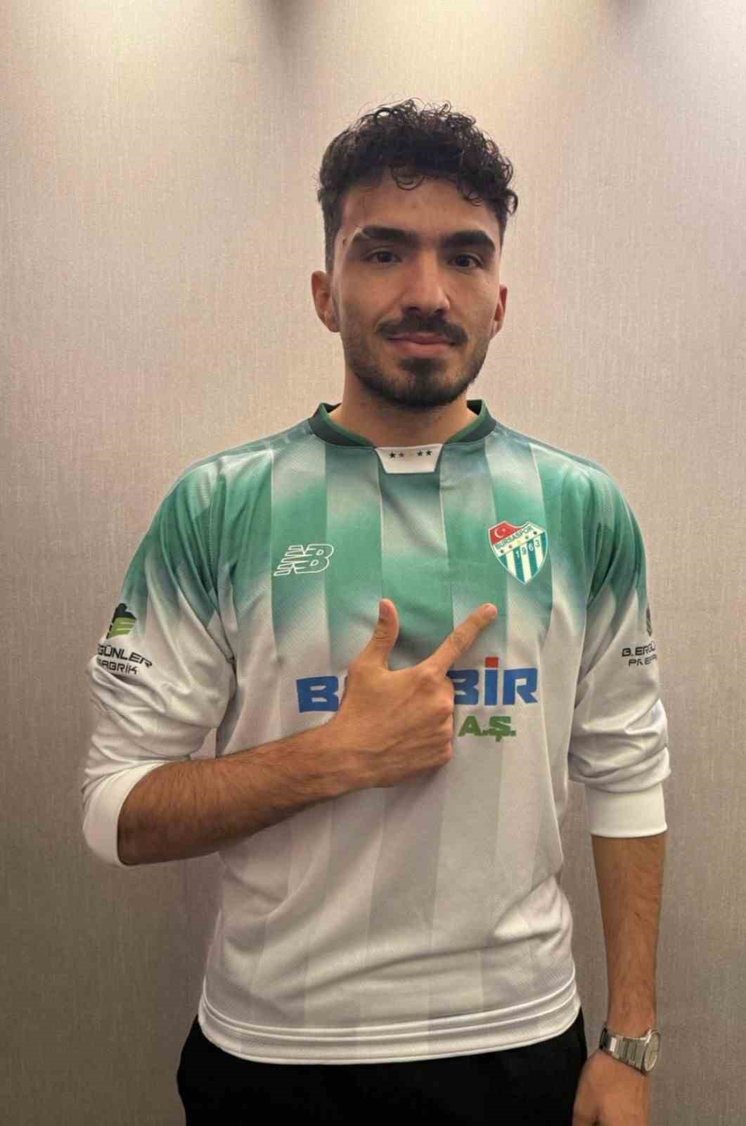 Bursaspor yeni golcüsünü resmen açıkladı
