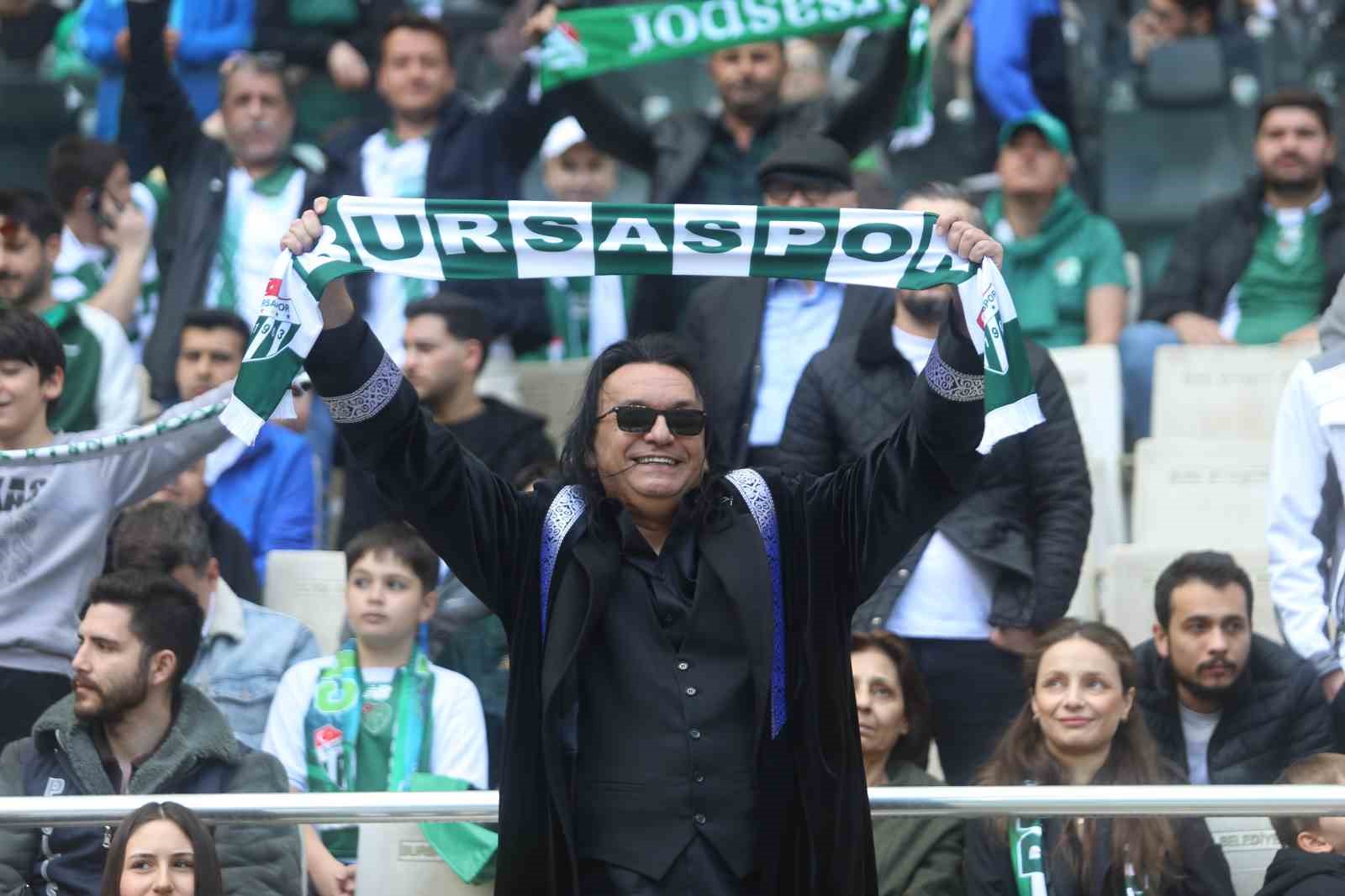 Bursaspor’a Gökhan Kırdar’dan özel beste sözü
