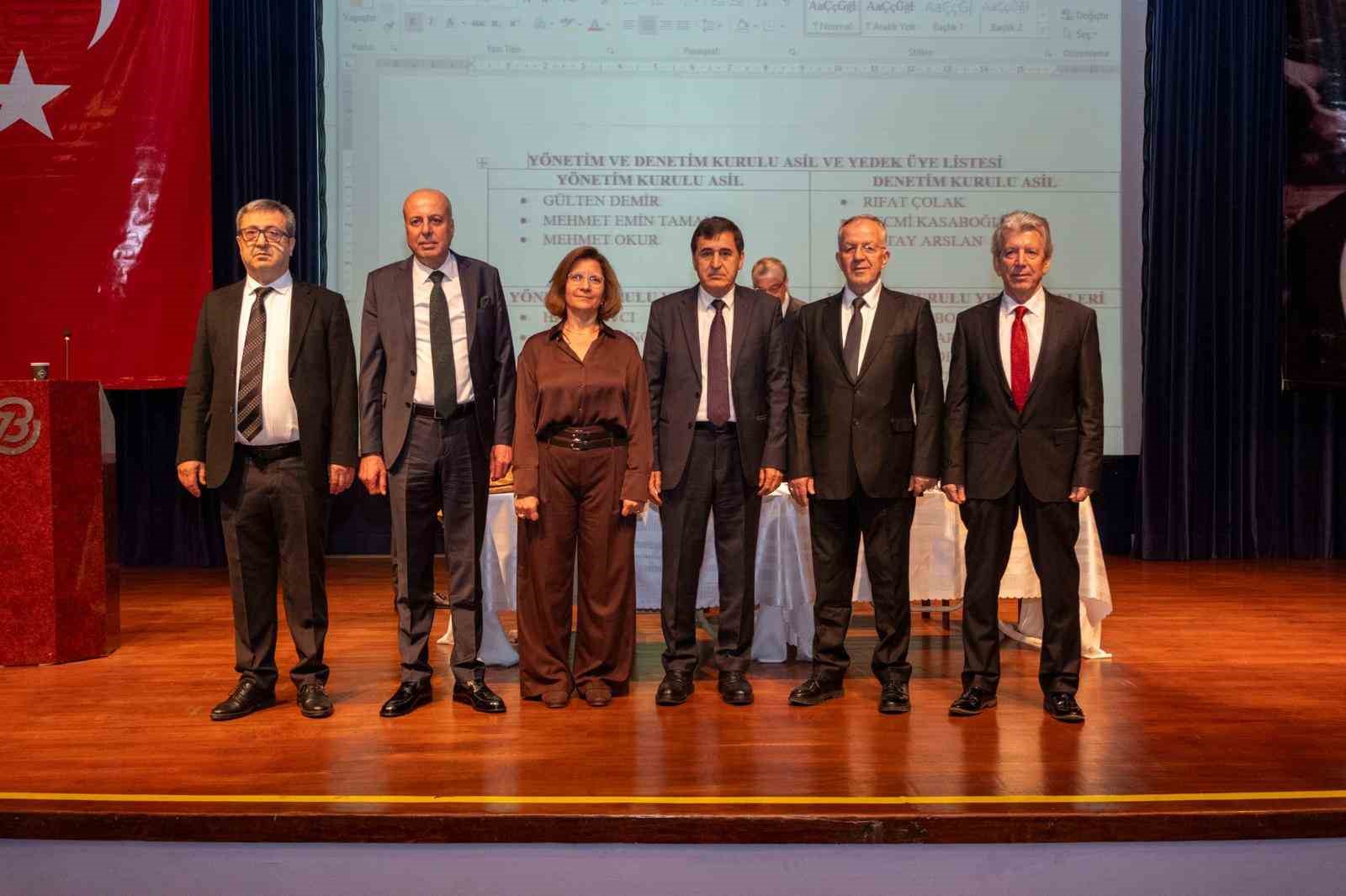 Buttim’de bayrak değişimi
