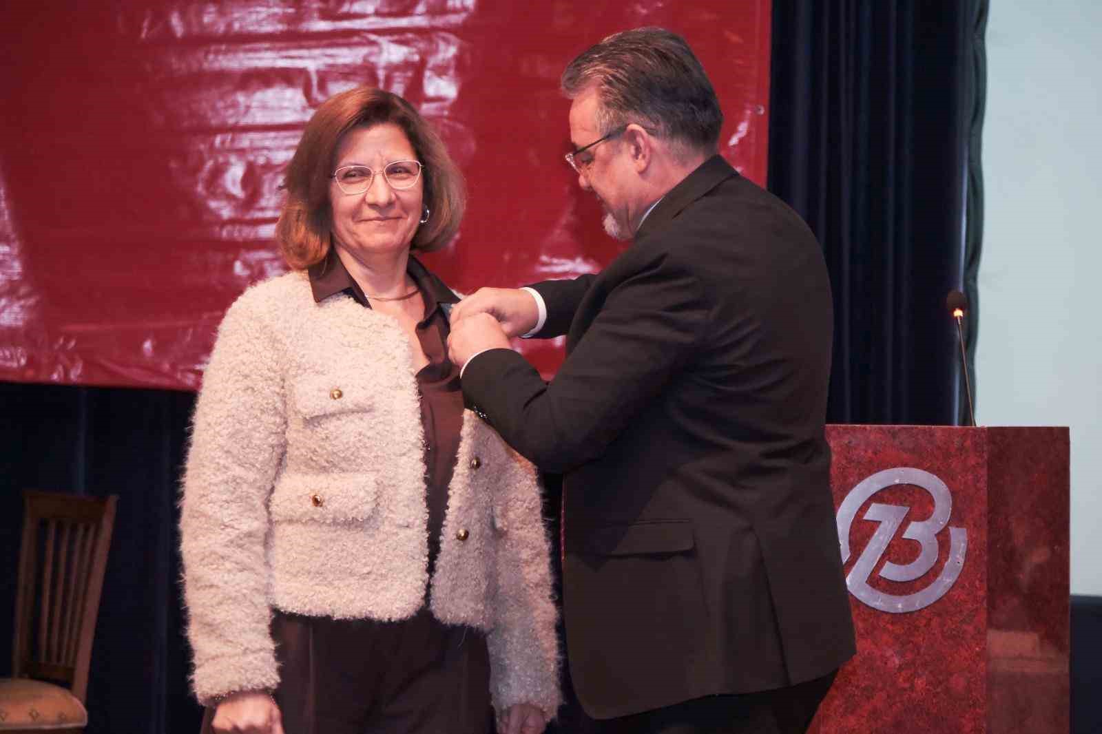 Buttim’de bayrak değişimi
