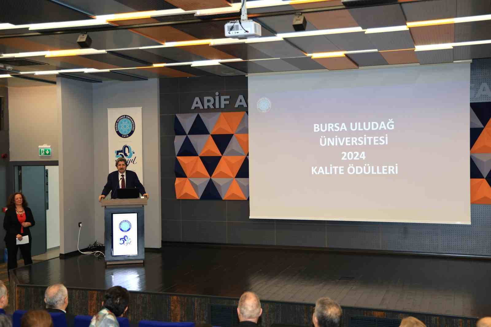 BUÜ’de 2024 yılı kalite ödülleri sahiplerini buldu
