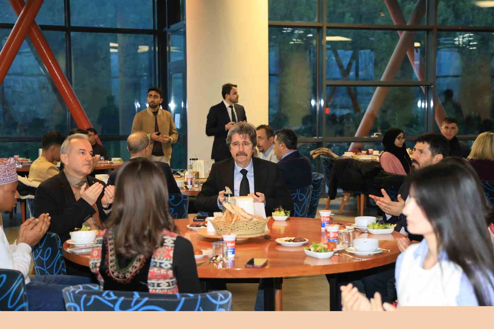 BUÜ’de gönül coğrafyası iftarda buluştu
