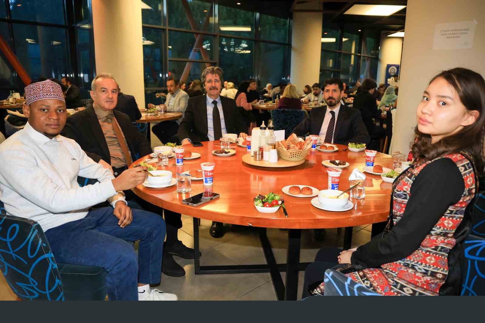 BUÜ’de gönül coğrafyası iftarda buluştu
