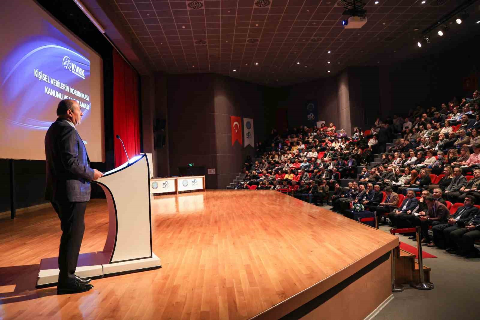 BUÜ’de kişisel verilerin korunması ve dijital mahremiyet eğitimi gerçekleştirildi
