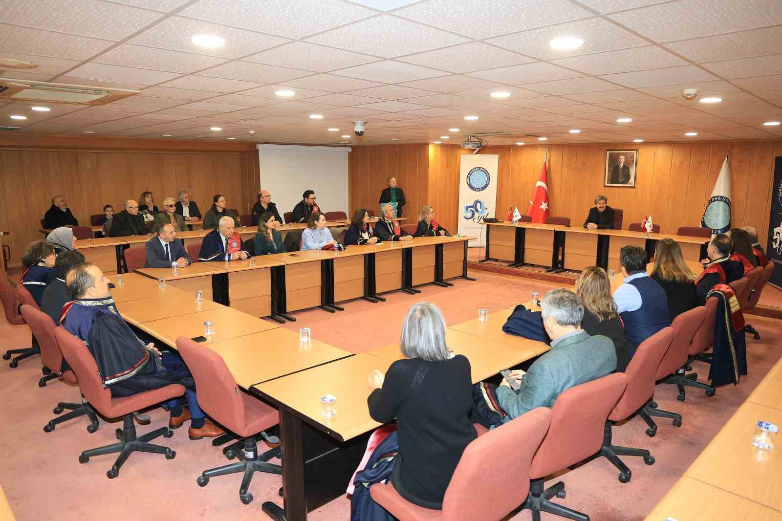 BUÜ’de profesörlük belgeleri törenle takdim edildi
