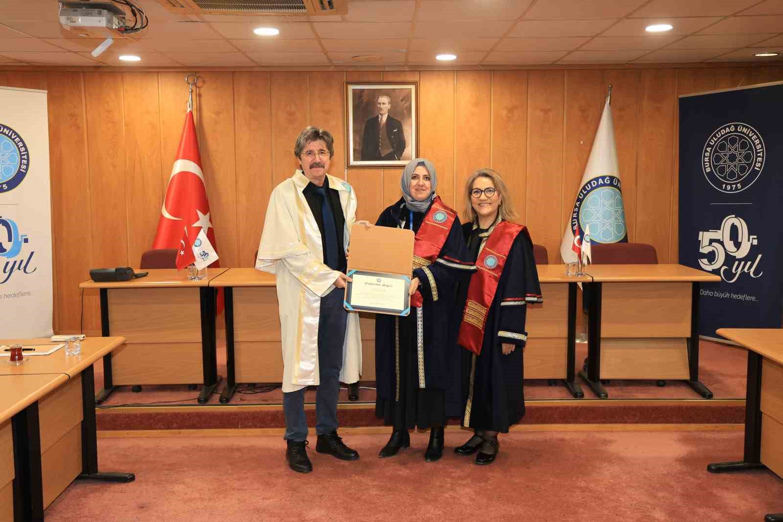 BUÜ’de profesörlük belgeleri törenle takdim edildi
