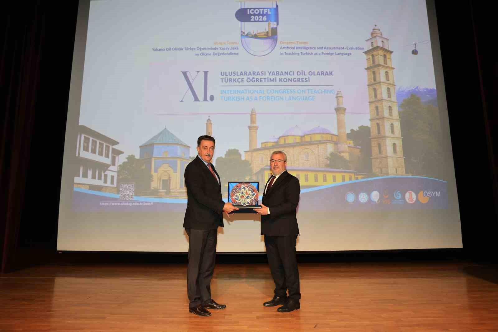 BUÜ’de Türkçenin geleceği konuşuldu
