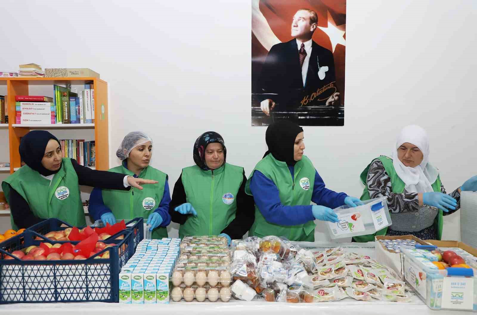 Büyükçekmece Belediyesi’nden öğrencilere beslenme desteği devam ediyor
