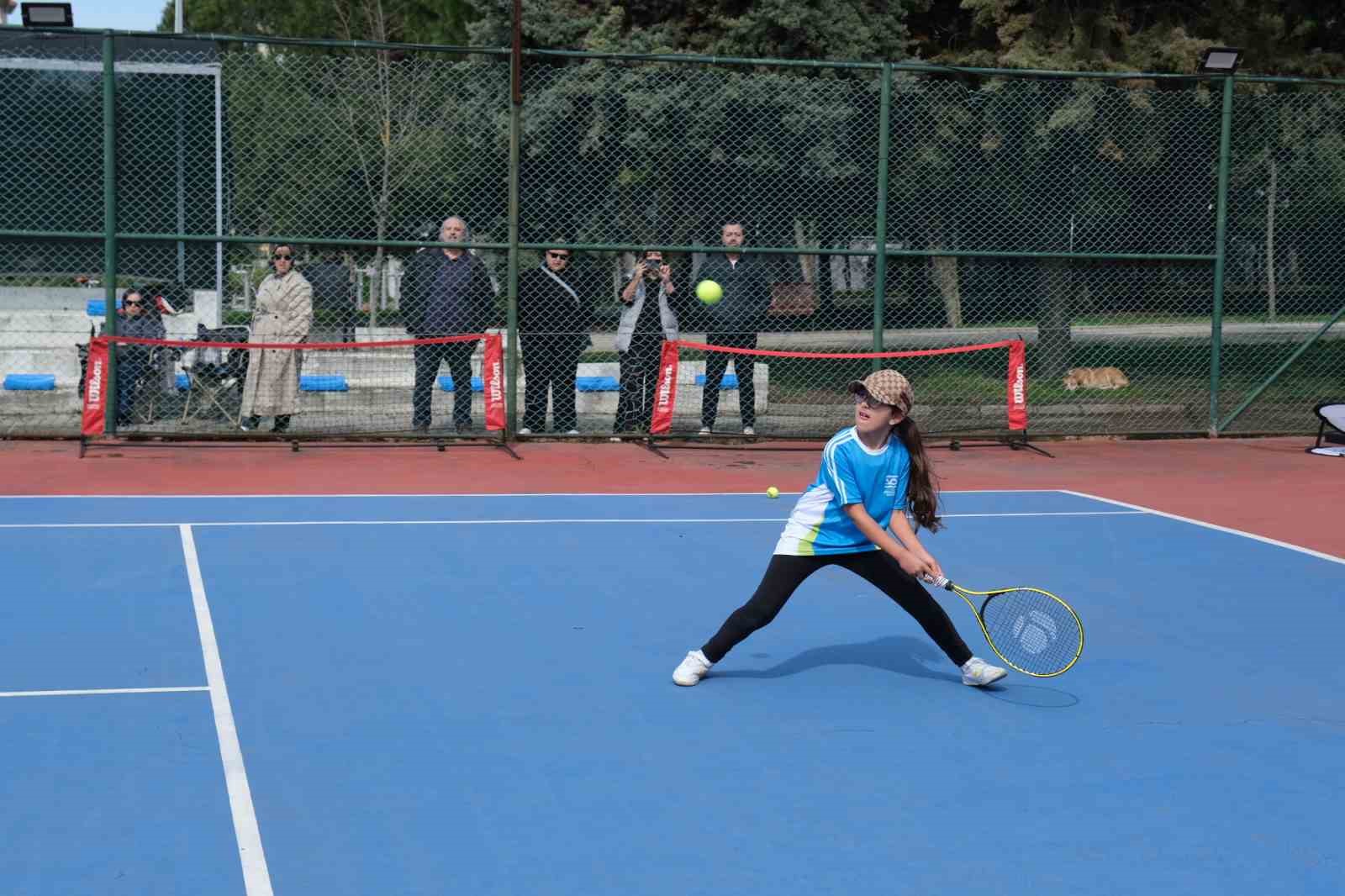 Büyükçekmece’de Bahar Şenliği’nde tenis heyecanı zirve yaptı
