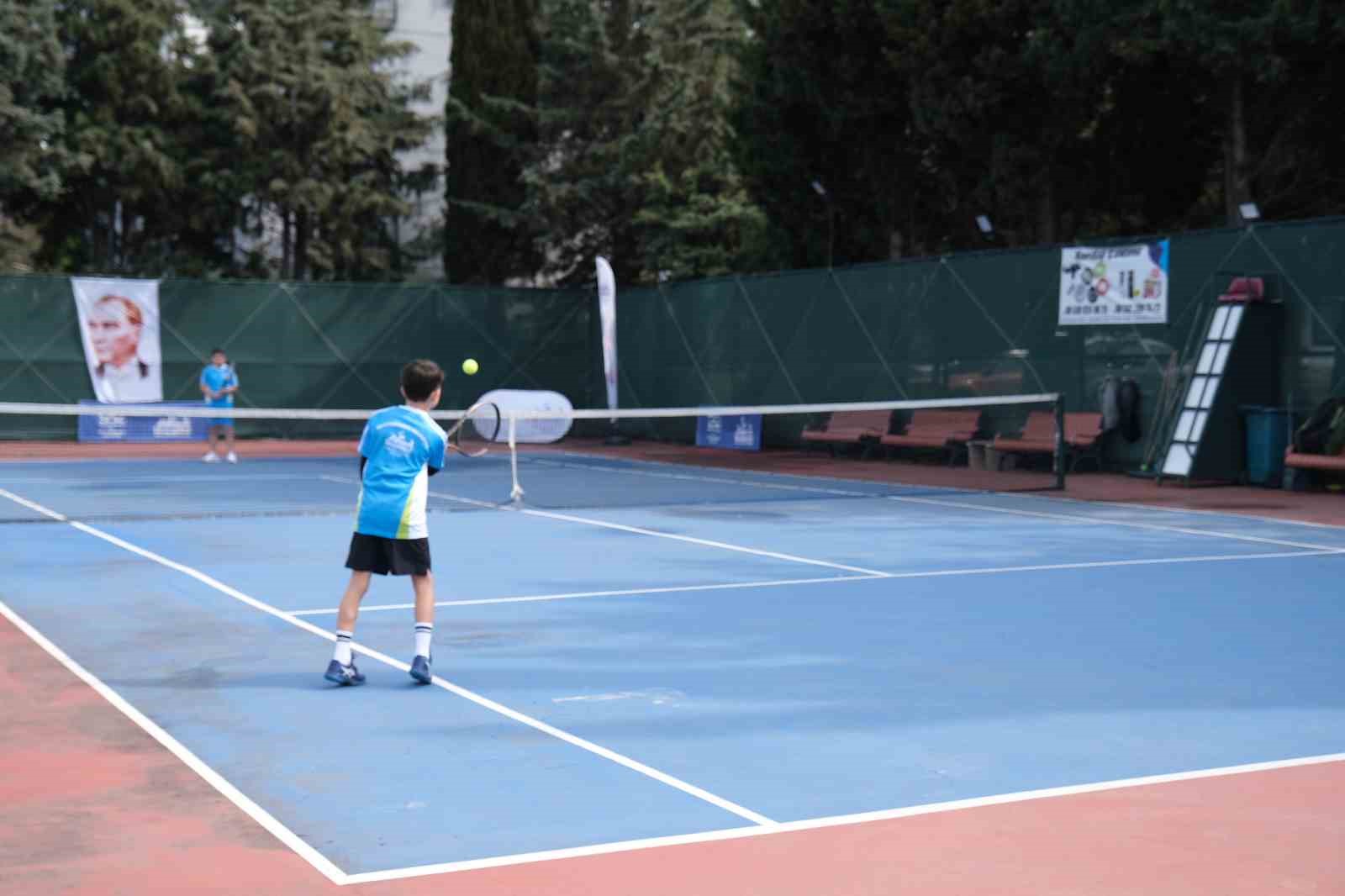 Büyükçekmece’de Bahar Şenliği’nde tenis heyecanı zirve yaptı
