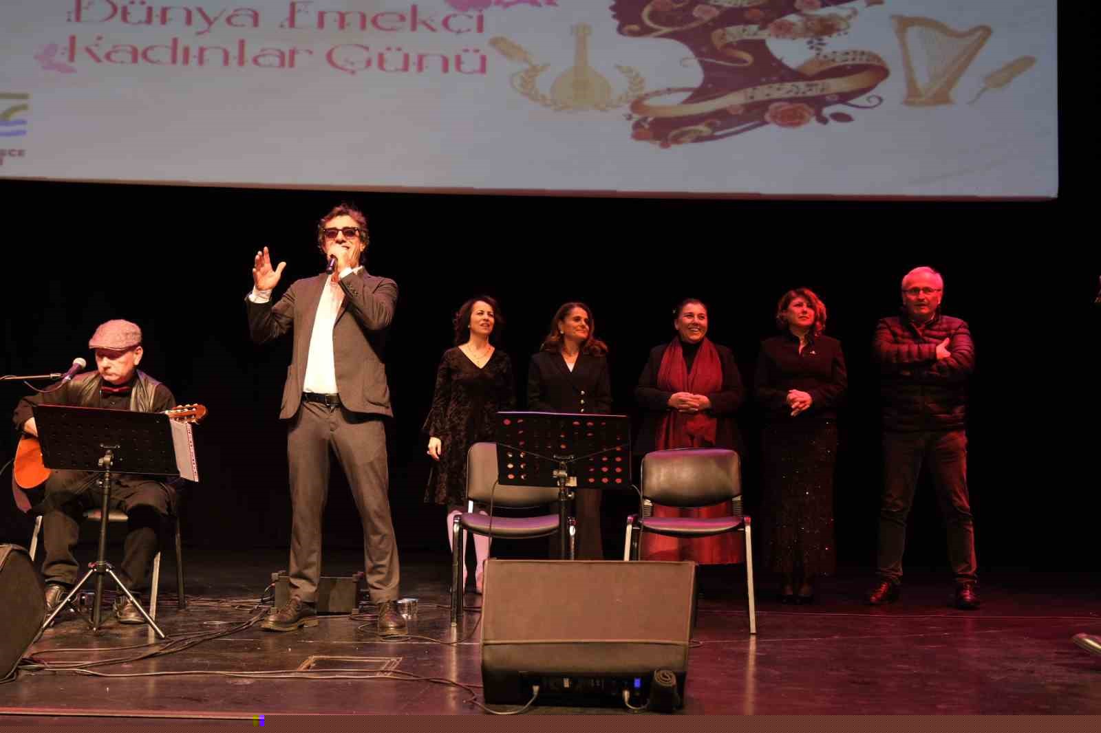 Büyükçekmece’de şiir ve müzik, kadınlar için buluştu
