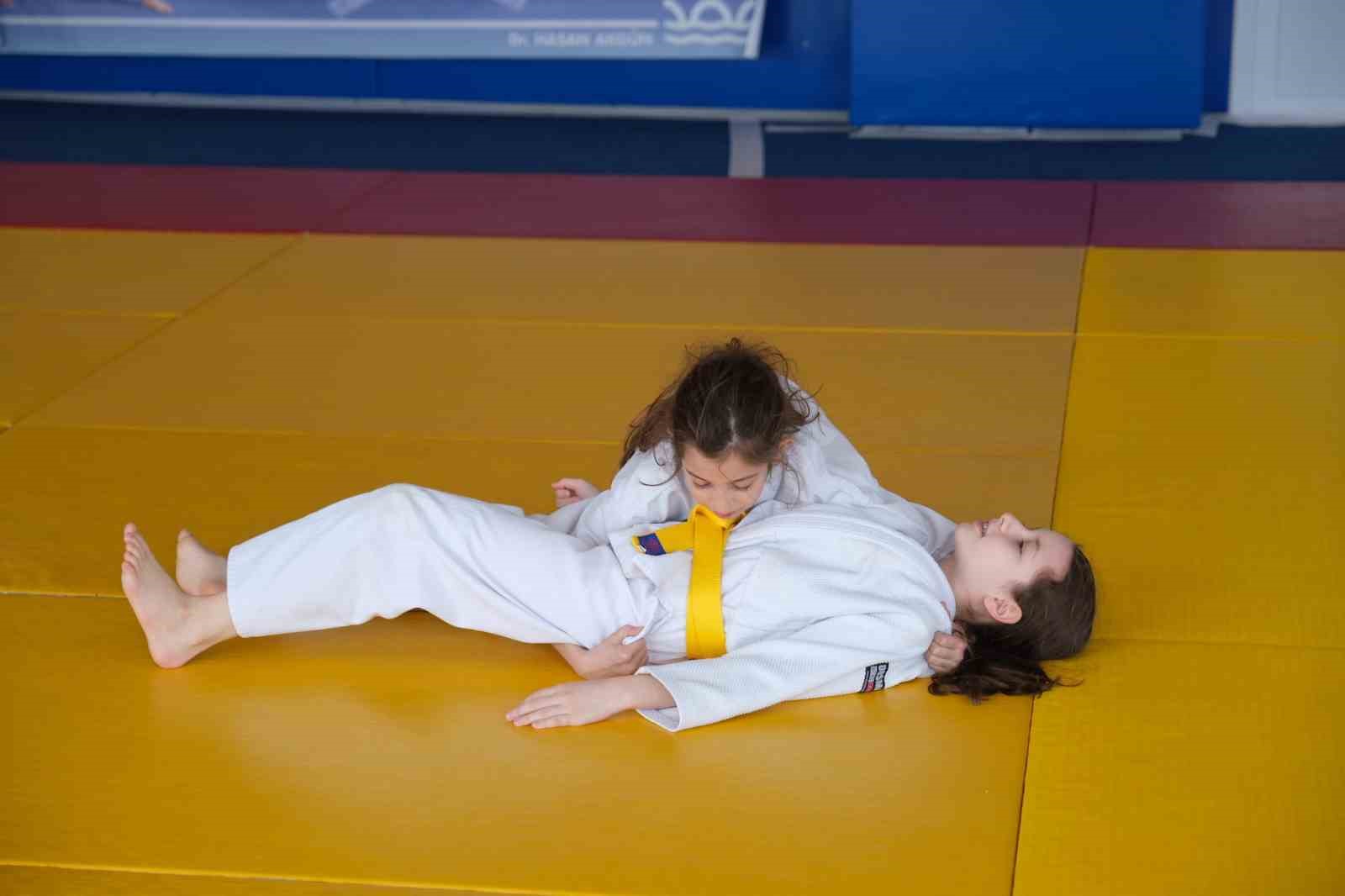 Büyükçekmeceli judocuların kuşak sınavı heyecanı
