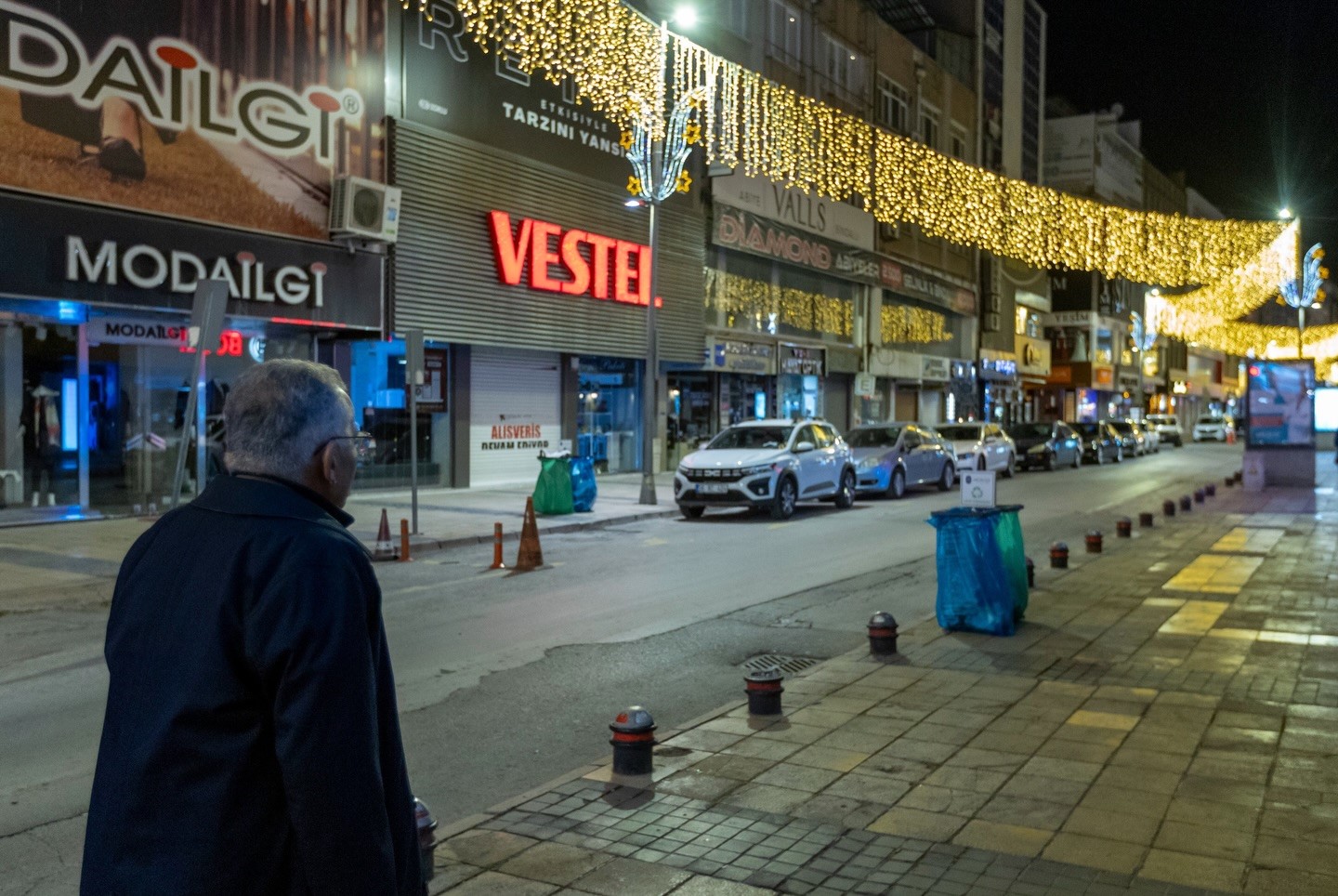 Büyükkılıç, Millet Caddesi’nde yapımı tamamlanan aydınlatma sistemini inceledi
