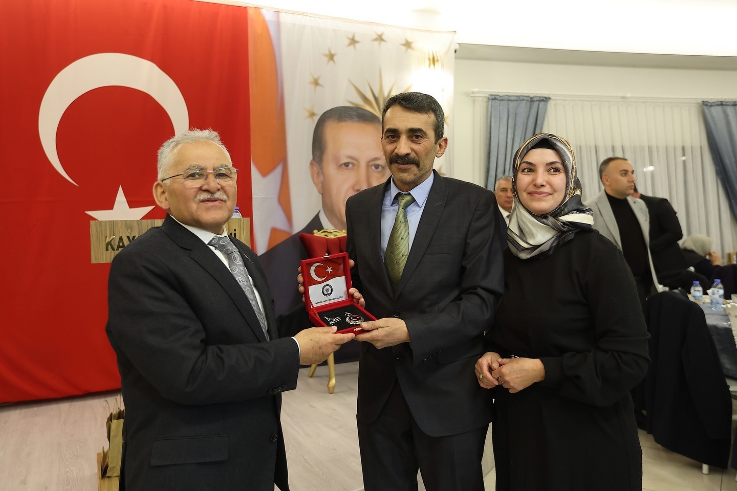 Büyükkılıç şehit aileleri, gaziler ve gazi aileleri ile bir araya geldi
Büyükkılıç şehit aileleri, gaziler ve gazi aileleri ile bir araya geldi