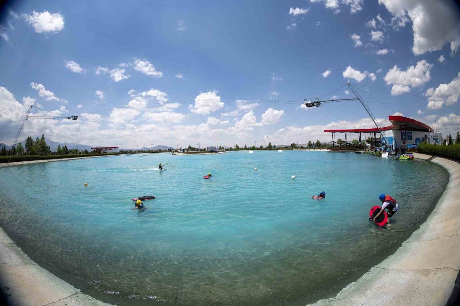 Büyükşehir, 2025 yılında 842 bin sporseveri buluşturdu: Sporun merkezi Kayseri
Büyükşehir, 2025 yılında 842 bin sporseveri buluşturdu: Sporun merkezi Kayseri