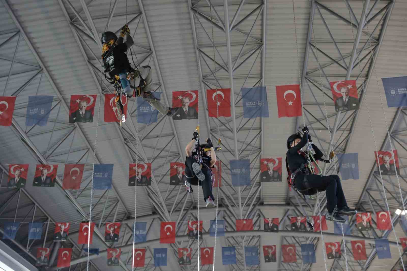 Büyükşehir afetlere ekibini hazırlıyor
