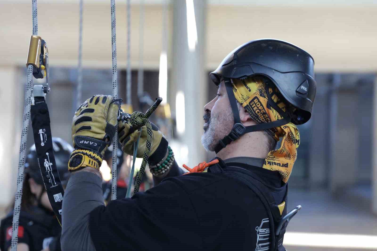 Büyükşehir afetlere ekibini hazırlıyor
