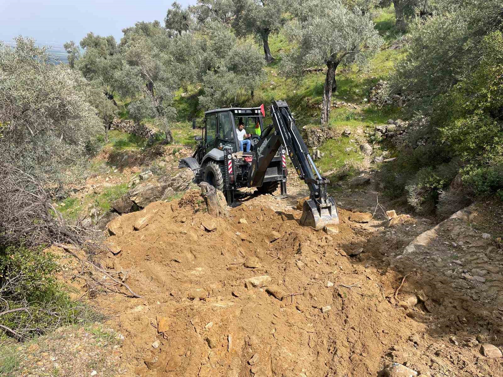 Büyükşehir, Aydın’ın ulaşım ağını güçlendiriyor
Büyükşehir, Aydın’ın ulaşım ağını güçlendiriyor