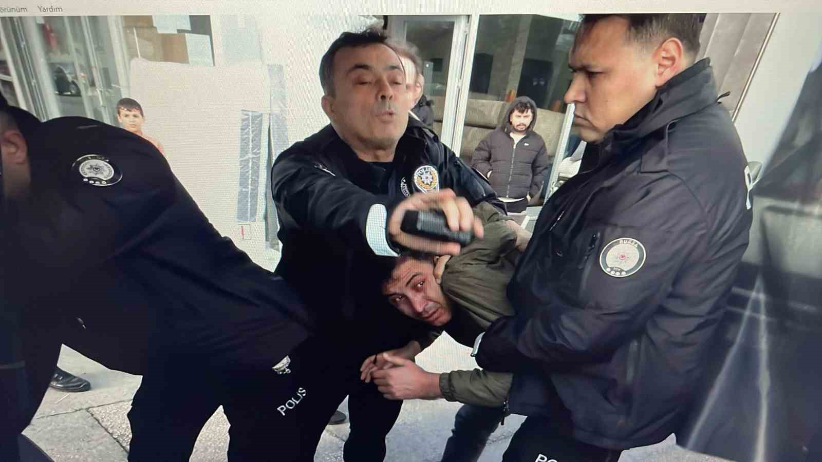 Büyükşehir Belediye Başkanı Bozbey’e saldırmak isteyen kişi eski CHP meclis üyesi
Büyükşehir Belediye Başkanı Bozbey’e saldırmak isteyen kişi eski CHP meclis üyesi