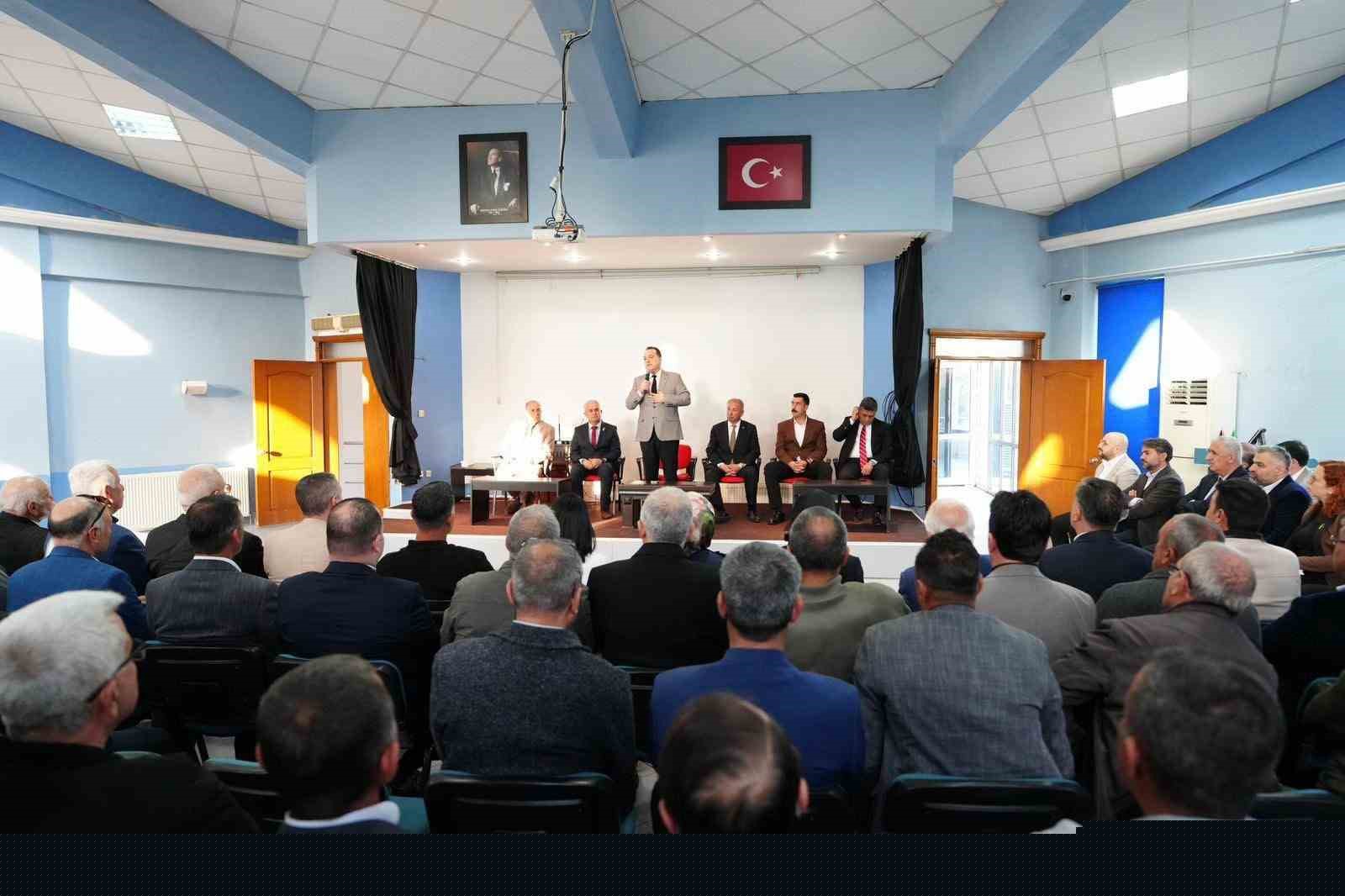 Büyükşehir Belediye Başkanı Dutlulu, Salihli’de muhtarlarla buluştu
