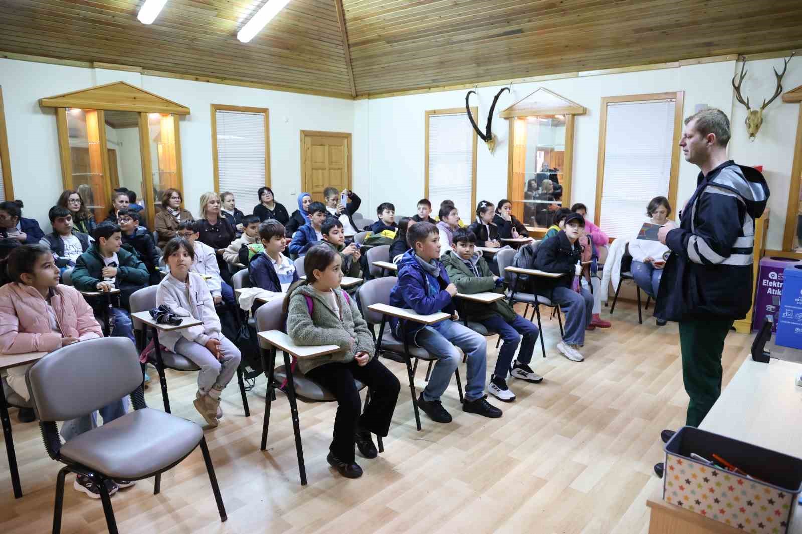 Büyükşehir Belediyesi çocuklara suyun önemini anlatıyor
