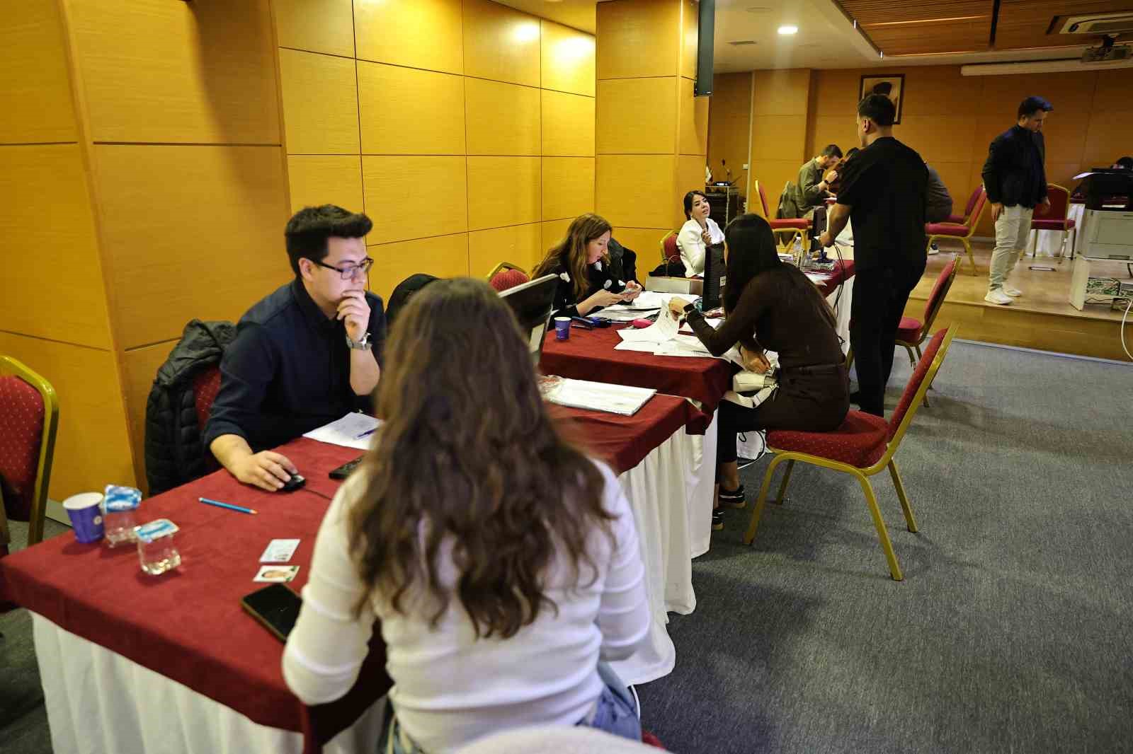 Büyükşehir Belediyesine 90 zabıta memuru alımı başvurular sürüyor
Büyükşehir Belediyesine 90 zabıta memuru alımı başvurular sürüyor