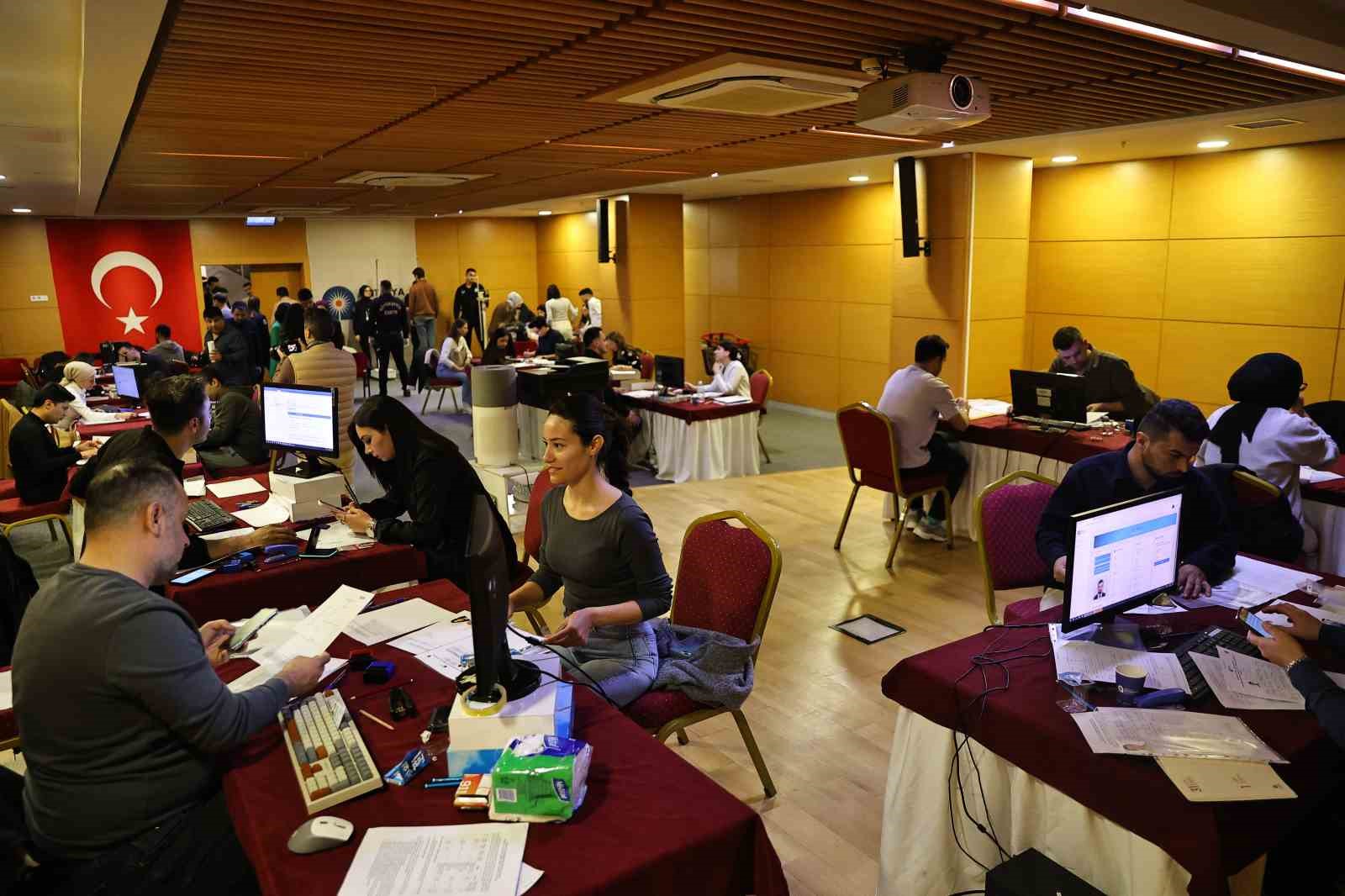 Büyükşehir Belediyesine 90 zabıta memuru alımı başvurular sürüyor
Büyükşehir Belediyesine 90 zabıta memuru alımı başvurular sürüyor