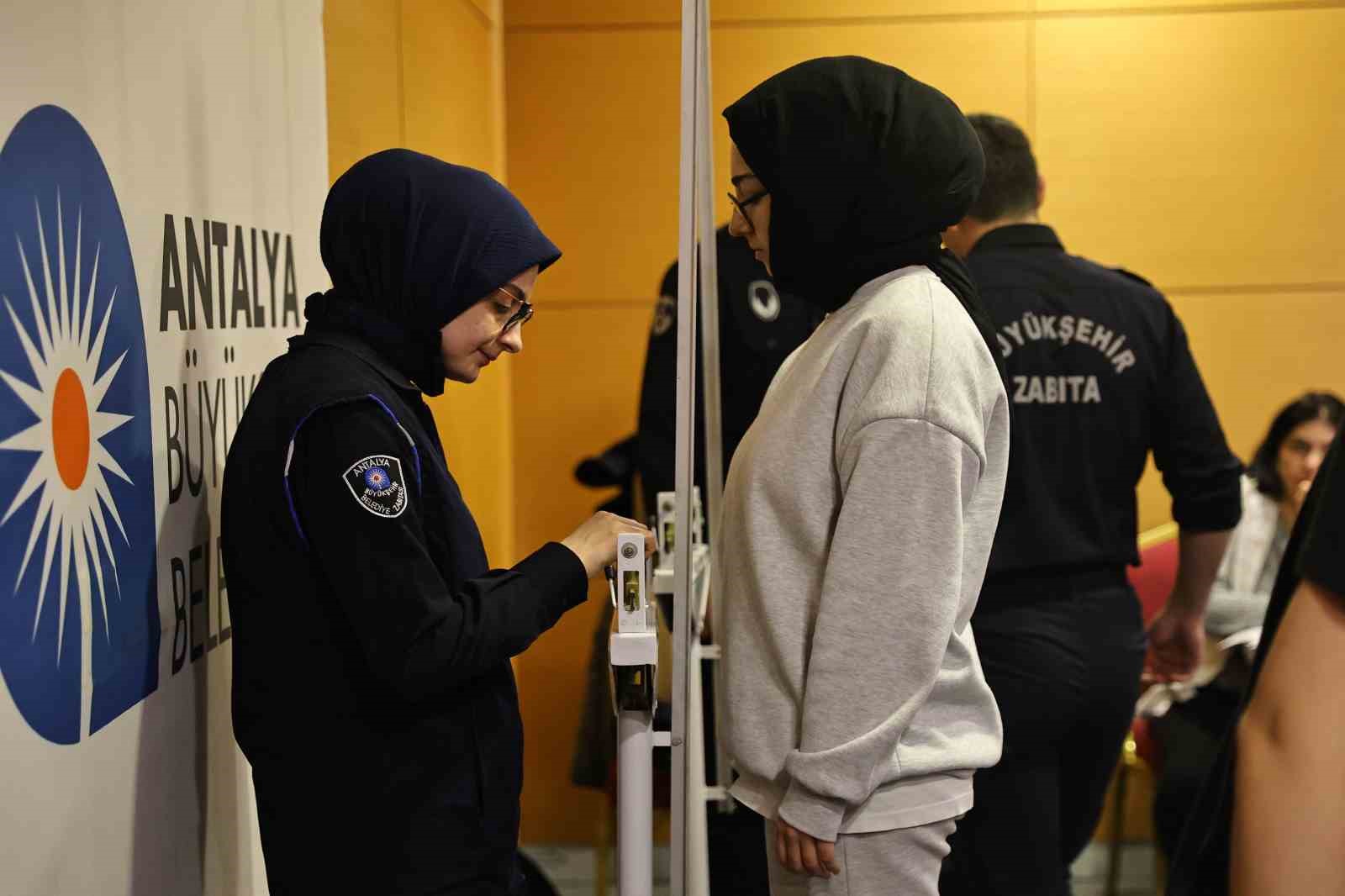 Büyükşehir Belediyesine 90 zabıta memuru alımı başvurular sürüyor
Büyükşehir Belediyesine 90 zabıta memuru alımı başvurular sürüyor