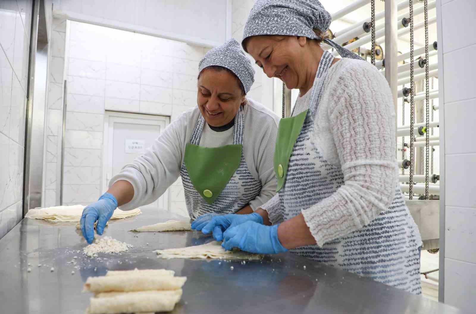 Büyükşehir Belediyesi’nin kadınlara yönelik destekleri istihdama dönüşüyor
