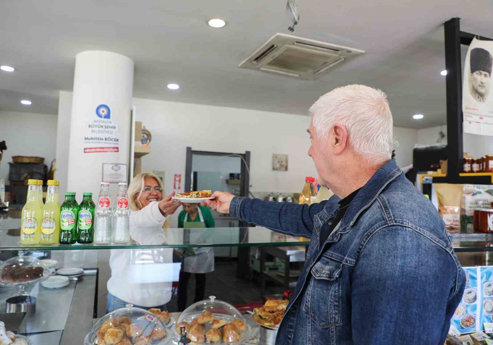 Büyükşehir Belediyesi’nin kadınlara yönelik destekleri istihdama dönüşüyor
