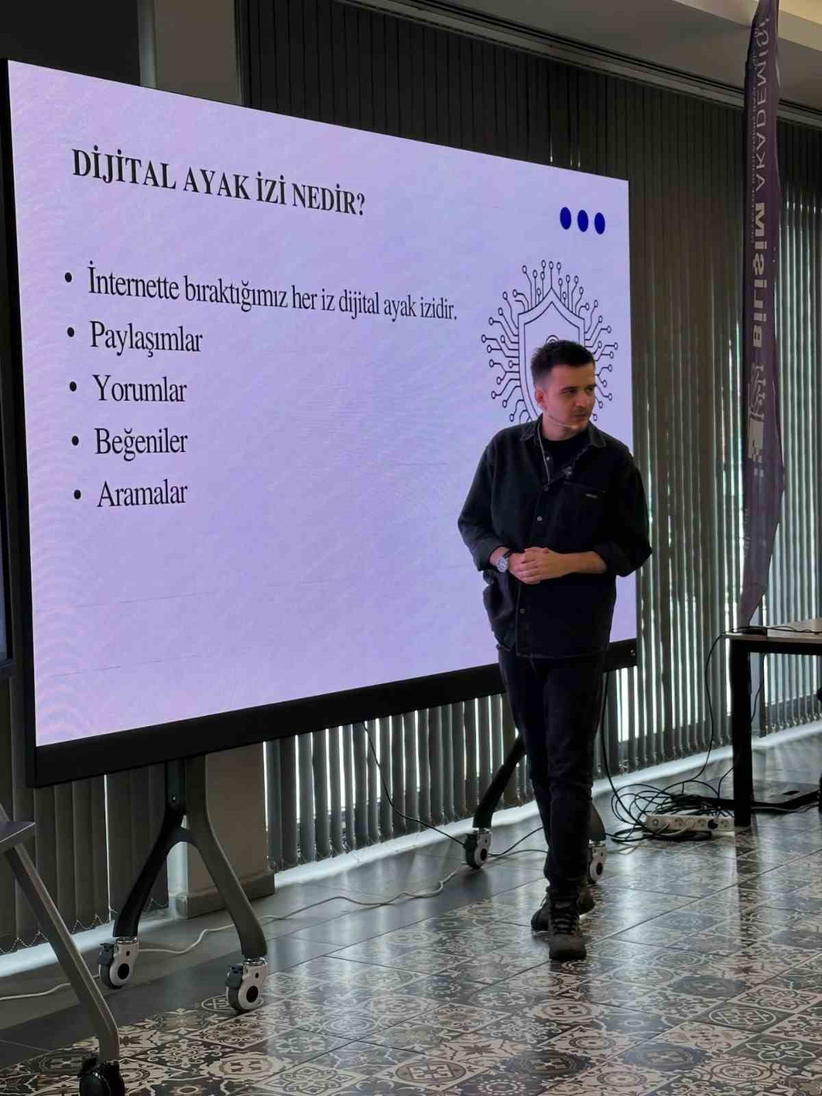 Büyükşehir Bilişim Akademisi’nden öğretmenlere siber güvenlik eğitimi
