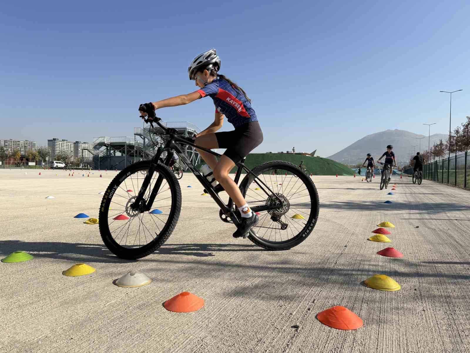 Büyükşehir, BMX Parkuru ile gençliğe hız ve heyecan katıyor
